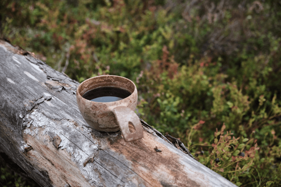 káva v kukse v lese