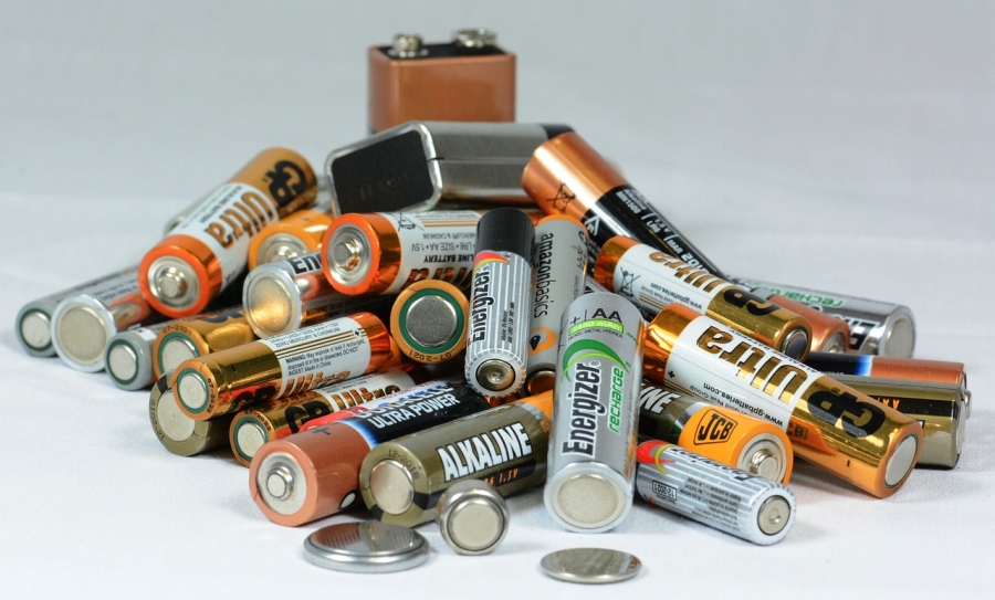Různé druhy baterií